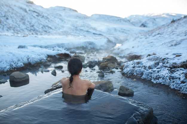 Cómo explorar y comprender mejor los sueños con agua fría en el lago