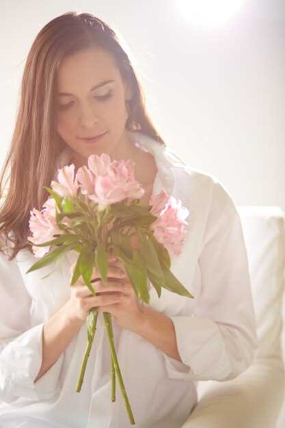 Posibles interpretaciones de soñar con un joven regalando flores blancas