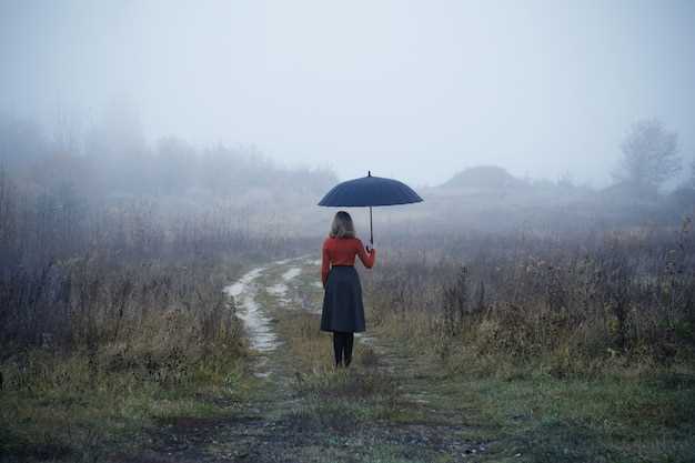 Caminando bajo la lluvia y llorando en sueños: qué significa interpretación y simbolismo