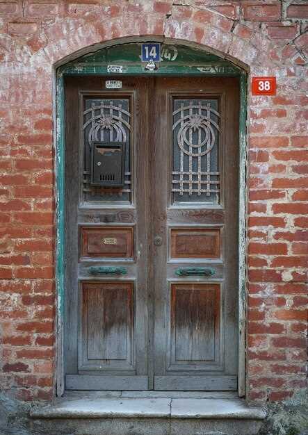 La antigüedad de la puerta
