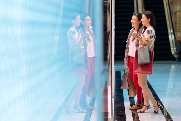 Interpretación de viajar en ascensor con gente en sueños